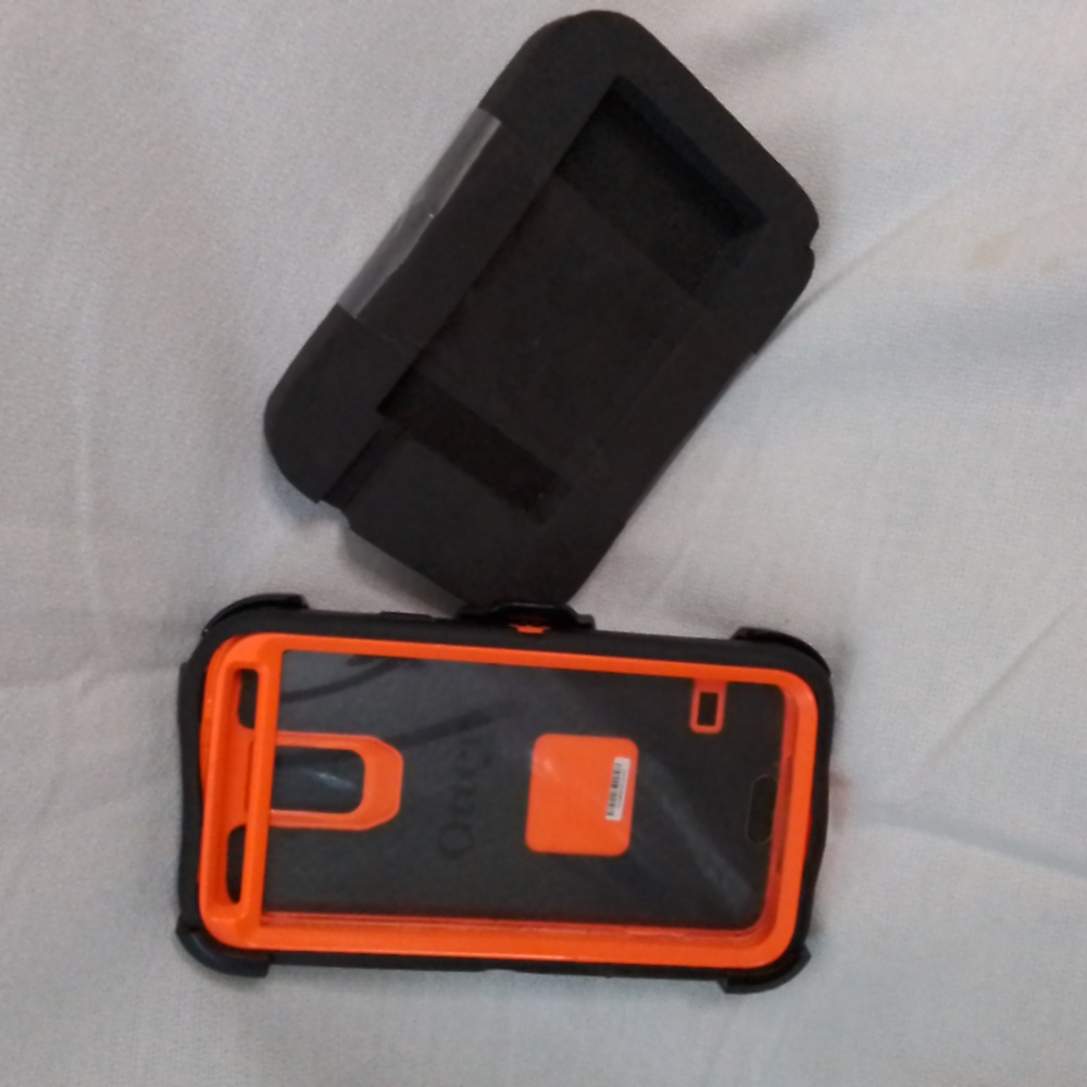 - Otterbox defender series case and clip